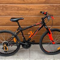 Bicicletta MTB Rockrider Btwin con cambio ruota 24