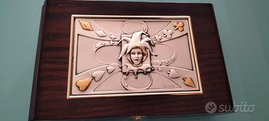 cofanetto con carte da poker e fiches in legno pre