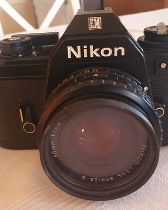 Nikon EM reflex + obiettivo 50mm Nikon