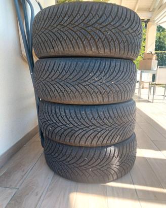 Gomme 4 stagioni 225/50 R17 praticamente nuove