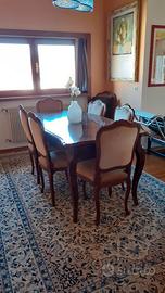 tavolo in legno per 8 o 12 persone e 8 sedie.