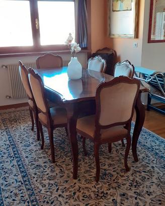 tavolo in legno per 8 o 12 persone e 8 sedie.
