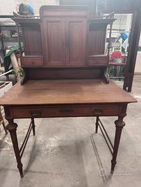 scrivania antica con alzata in legno massello.