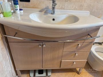 Mobile bagno completo di lavandino e miscelatore