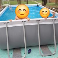 piscina con scaletta
