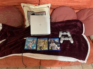 PlayStation 4 silver + 3 giochi + 2 Joystick