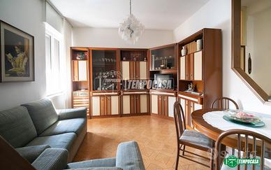 TRILOCALE CON BALCONE E CANTINA