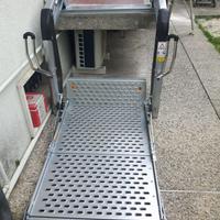 pedana elettroidraulica per accesso del disabile