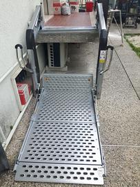 pedana elettroidraulica per accesso del disabile