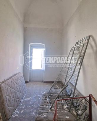 Una casa storica, di 80 mq, da ristrutturare compl