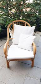 Poltrona in vimini con cuscini