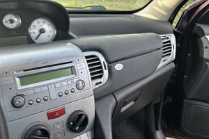 Auto Lancia y del 2008