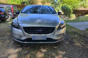Volvo v40 d2 momentum 