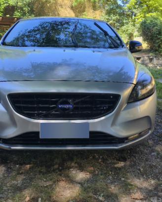 Volvo v40 d2 momentum 
