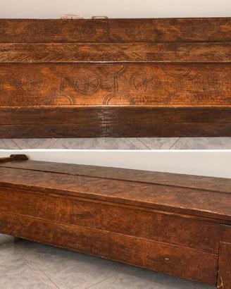 Panca antica in legno massello intagliato – stile