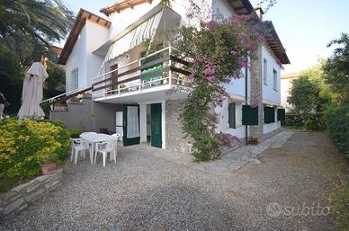 A125 Castiglioncello comodo giardino e posto auto