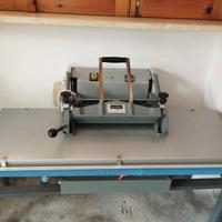 Pressa per adesivazione abbigliamento