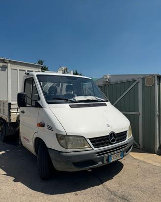 Mercedes Benz Autocarro ribaltabile con Gru PM - P