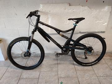 Mountain bike Rockrider bi-ammortizzata