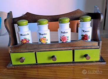 Set di portaspezie in stile rustico
