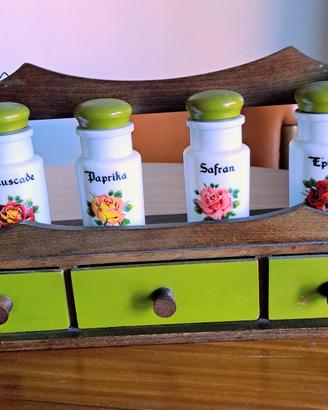 Set di portaspezie in stile rustico