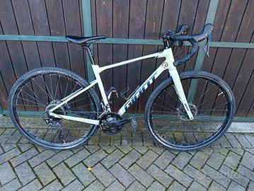 Bici GRAVEL GIANT