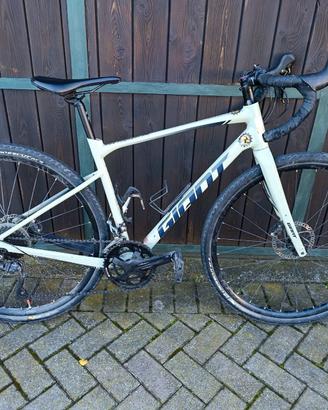 Bici GRAVEL GIANT