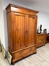 Armadio d'antiquariato in legno di ciliegio