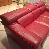 divano in pelle rossa 