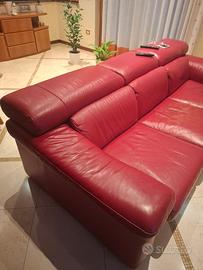 divano in pelle rossa 