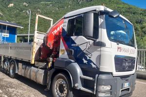 camion MAN con gru