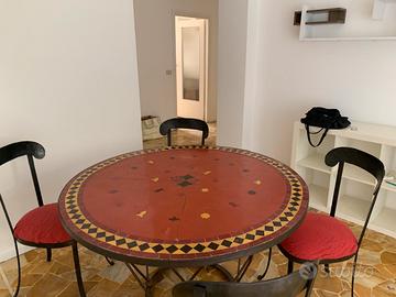 tavolo artigianale etnico vintage con sedie