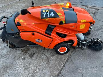 M168 - Motospazzatrice con aspirazione