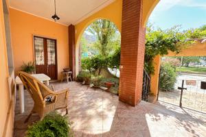 Quadrivano Semi-Indipendente con Ampio Cortile