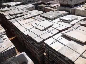 Lastre affascinanti di pietra di recupero