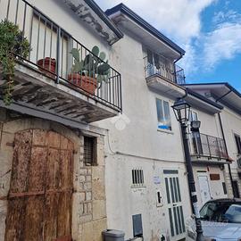 CASA SEMINDIPENDENTE A CAUTANO