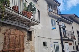 CASA SEMINDIPENDENTE A CAUTANO