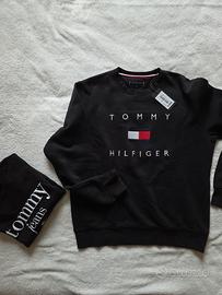 Felpa Tommy + T-Shirt Omaggio