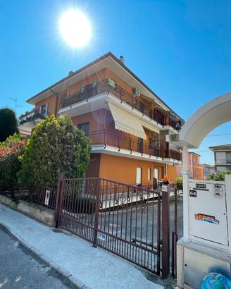 Grazioso con terrazzi panoramici, garage e giardin