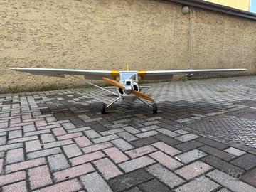 Aereo rc apertura alare 275 e motore bicilindrico
