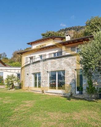 Villa di 443 m² con più di 5 locali e posto auto a