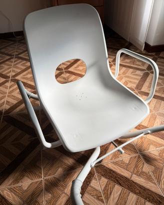 Sedia girevole per vasca
