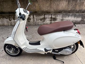 Vespa 125 Primavera colore bianco 04/2023 km 865