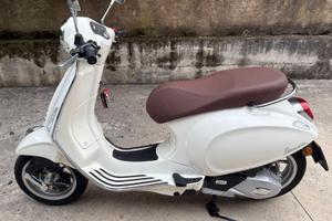 Vespa 125 Primavera colore bianco 04/2023 km 865