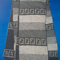 Sciarpa Fendi in lana come nuova