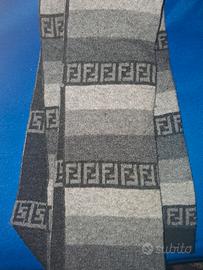 Sciarpa Fendi in lana come nuova