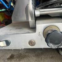 Affettatrice 380w da rivedere