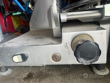Affettatrice 380w da rivedere