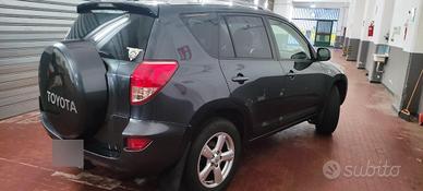 TOYOTA RAV4 2.2