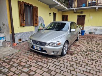 Lexus IS200 2001